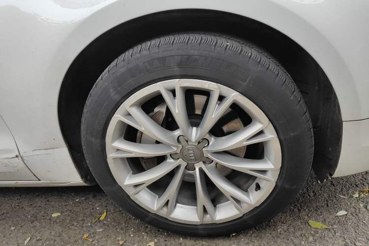 Used Audi A8 2011 A8L 3.0 TFSI quattro Comfort model (213kW) Right Front Wheel Hub