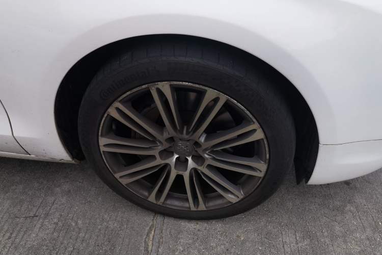 Used Audi A8 2011 A8L 3.0 TFSI quattro Comfort model (213kW) Right Front Wheel Hub