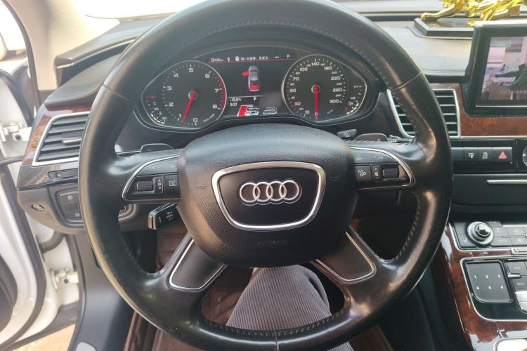 Used Audi A8 2011 A8L 3.0 TFSI quattro Comfort model (213kW) Steering Wheel