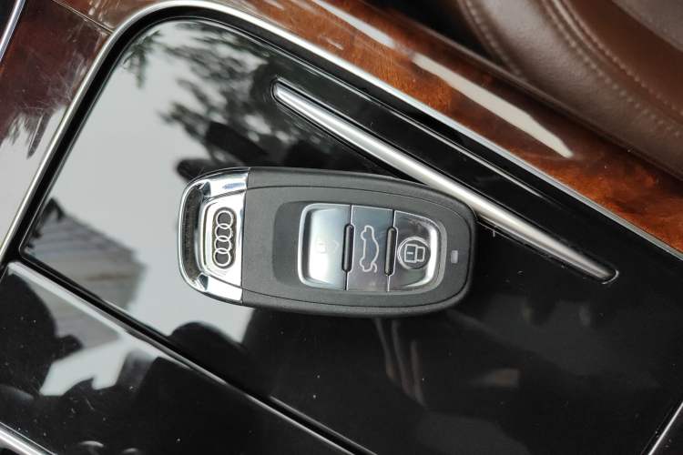 Used Audi A8 2011 A8L 3.0 TFSI quattro Comfort model (213kW) Vehicle Key