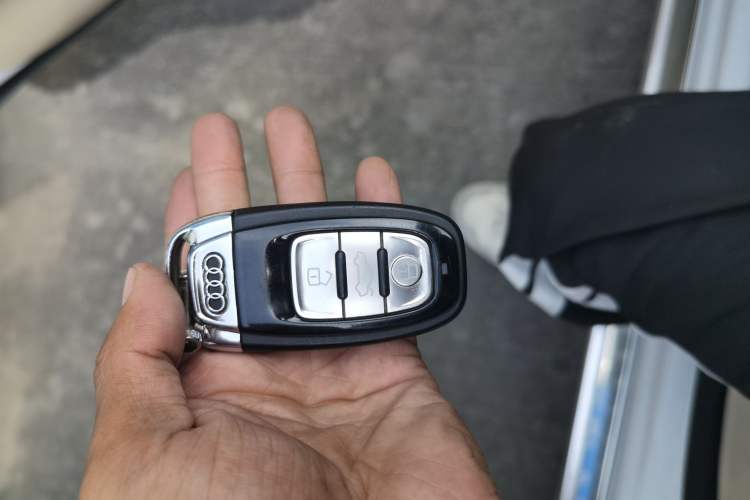 Used Audi A8 2011 A8L 3.0 TFSI quattro Comfort model (213kW) Vehicle Key