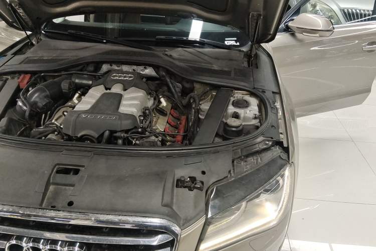Used Audi A8 2011 A8L 3.0 TFSI quattro Comfort model (213kW) Engine Bay Left