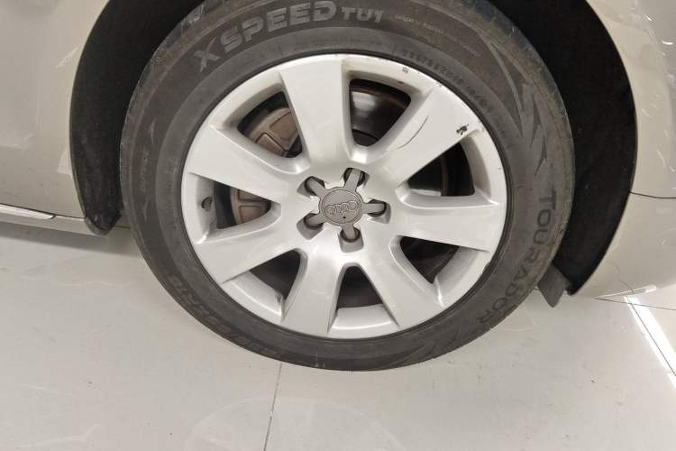 Used Audi A8 2011 A8L 3.0 TFSI quattro Comfort model (213kW) Right Front Wheel Hub