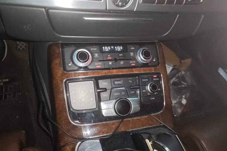 Used Audi A8 2012 A8L 45 TFSI quattro Comfort model Audio And AC Panel