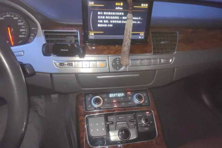 Used Audi A8 2012 A8L 50 TFSI quattro Comfort model Audio And AC Panel