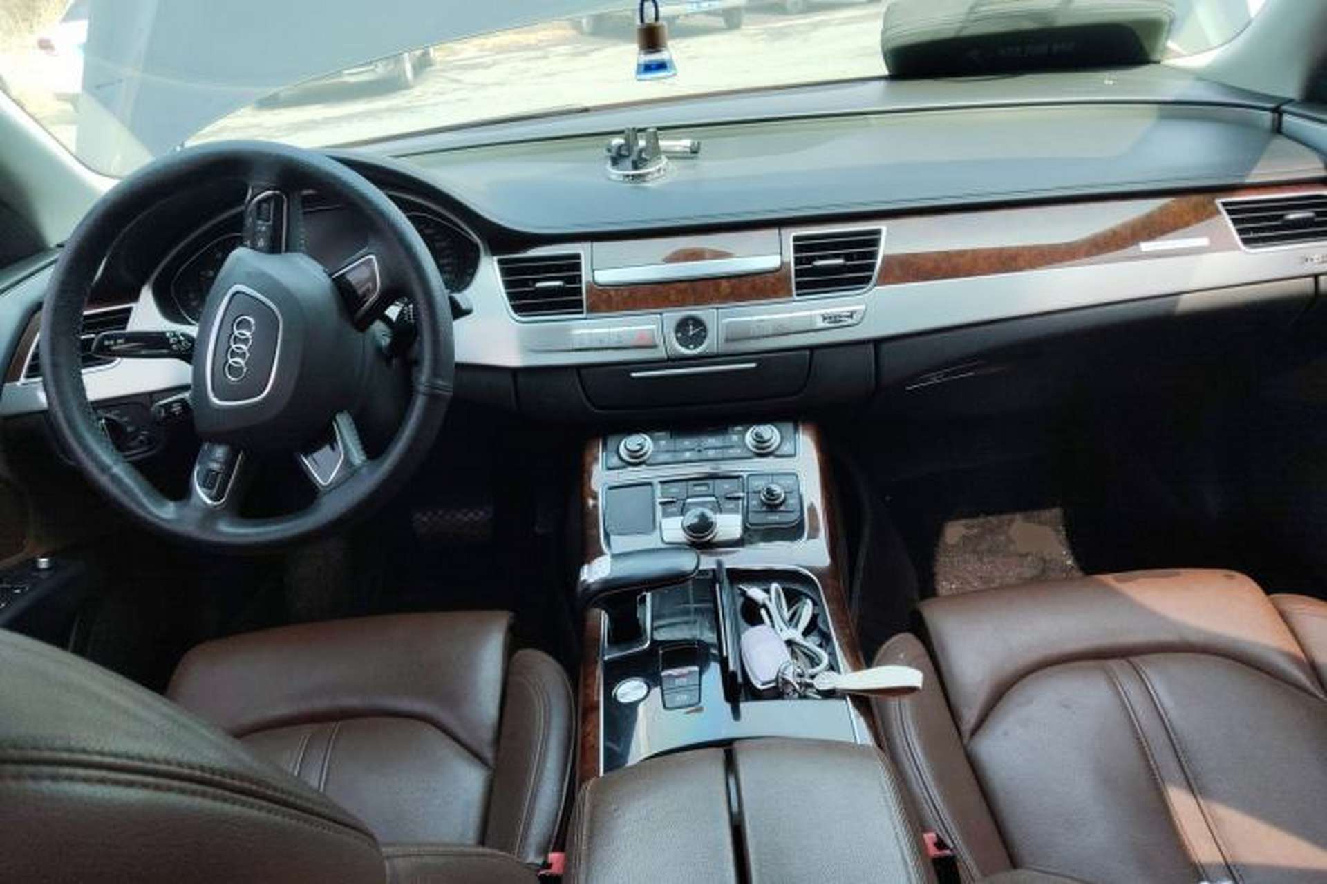Used Audi A8 2012 A8L 45 TFSI quattro Comfort model Center Console
