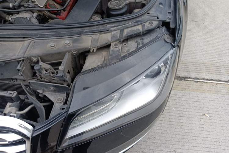 Used Audi A8 2012 A8L 45 TFSI quattro Comfort model Engine Bay Left