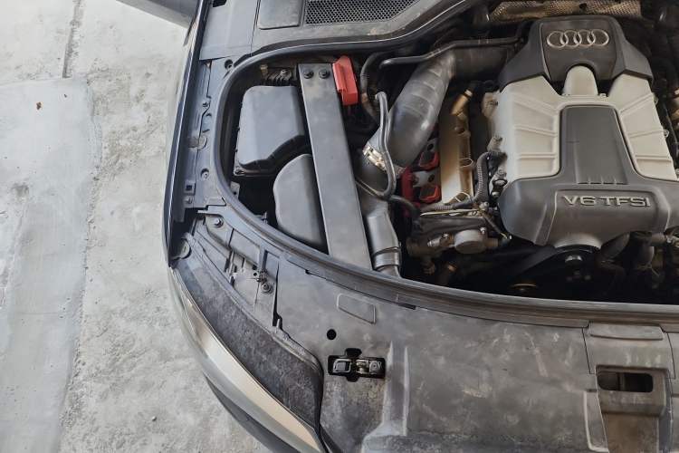 Used Audi A8 2012 A8L 45 TFSI quattro Luxury Model Engine Bay Right