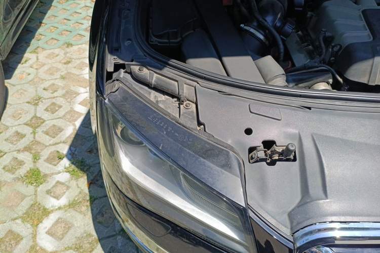 Used Audi A8 2012 A8L 50 TFSI quattro Comfort model Engine Bay Right