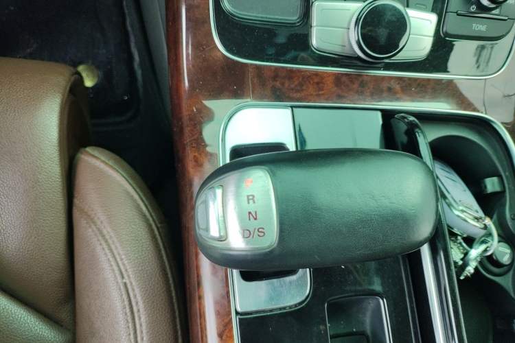 Used Audi A8 2012 A8L 45 TFSI quattro Comfort model Gear Lever