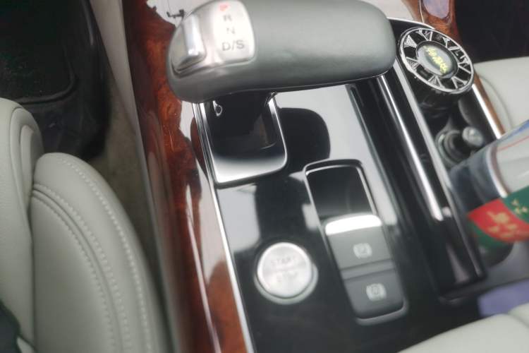 Used Audi A8 2012 A8L 45 TFSI quattro Comfort model Gear Lever