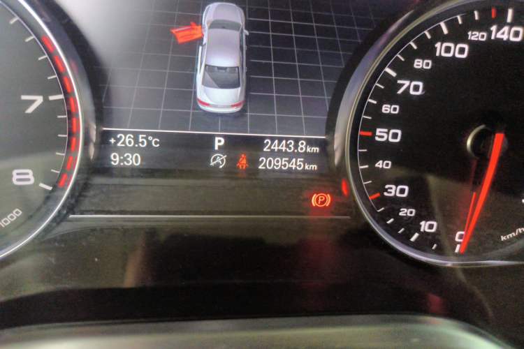 Used Audi A8 2012 A8L 45 TFSI quattro Comfort model Odometer Close Up