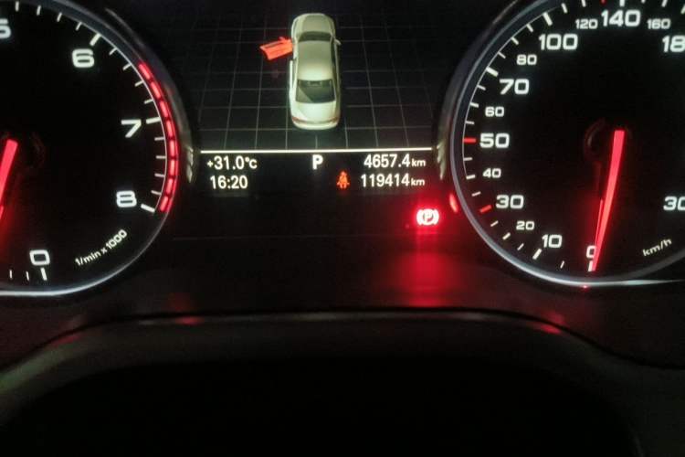 Used Audi A8 2012 A8L 45 TFSI quattro Comfort model Odometer Close Up