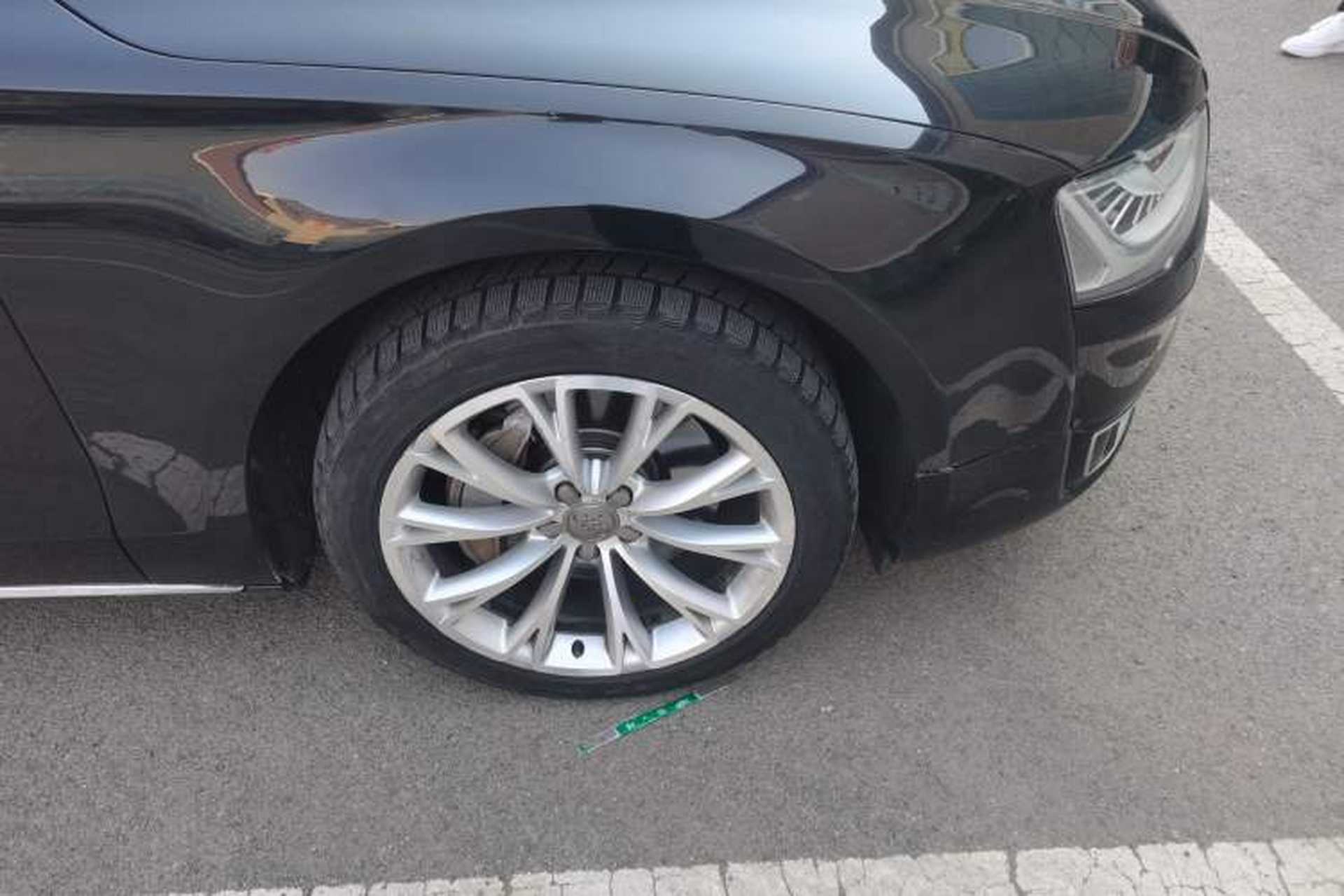 Used Audi A8 2012 A8L 45 TFSI quattro Luxury Model Right Front Wheel Hub