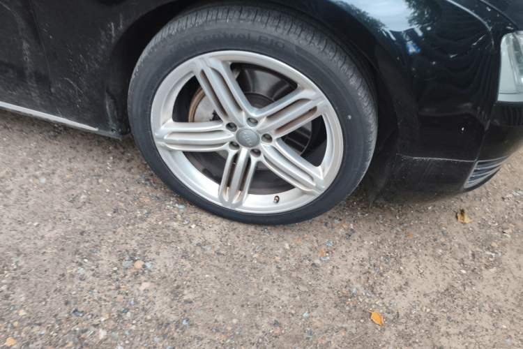 Used Audi A8 2012 A8L 45 TFSI quattro Comfort model Right Front Wheel Hub