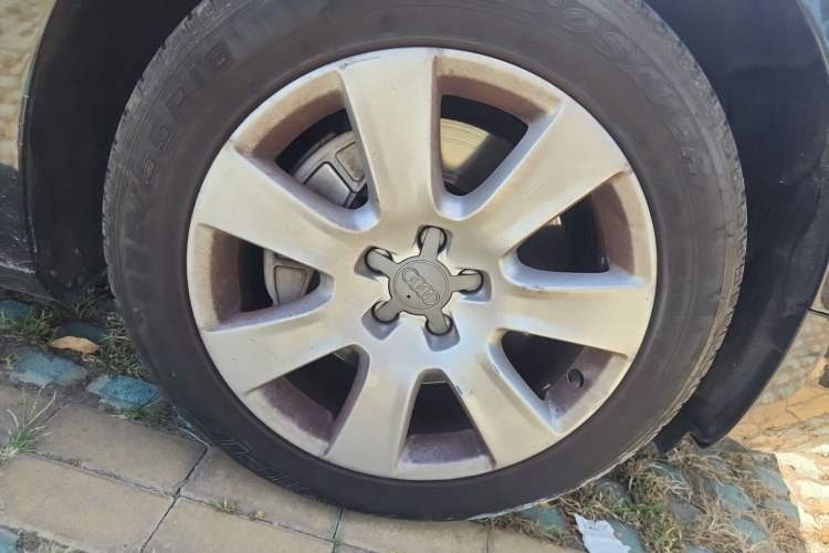 Used Audi A8 2012 A8L 45 TFSI quattro Luxury Model Right Front Wheel Hub
