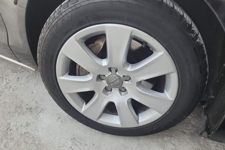 Used Audi A8 2012 A8L 45 TFSI quattro Luxury Model Right Front Wheel Hub