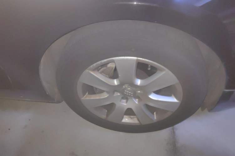 Used Audi A8 2012 A8L 50 TFSI quattro Comfort model Right Front Wheel Hub