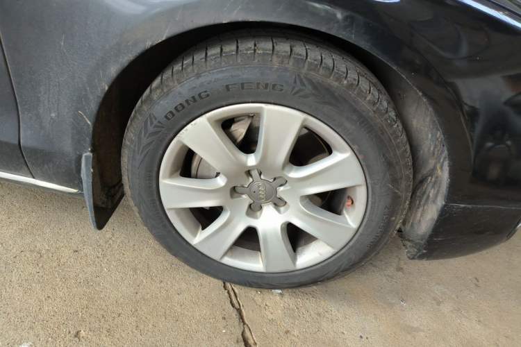 Used Audi A8 2012 A8L 45 TFSI quattro Comfort model Right Front Wheel Hub