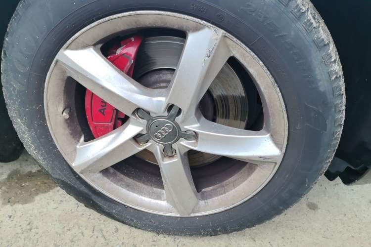 Used Audi A8 2012 A8L 45 TFSI quattro Luxury Model Right Front Wheel Hub