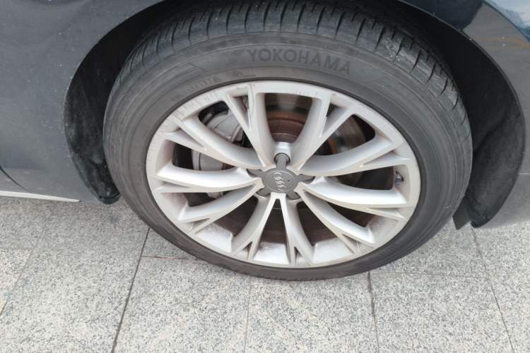 Used Audi A8 2012 A8L 50 TFSI quattro Comfort model Right Front Wheel Hub