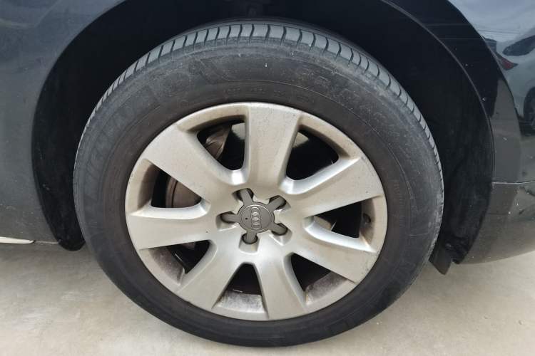 Used Audi A8 2012 A8L 45 TFSI quattro Luxury Model Right Front Wheel Hub
