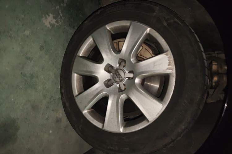 Used Audi A8 2012 A8L 45 TFSI quattro Luxury Model Right Front Wheel Hub