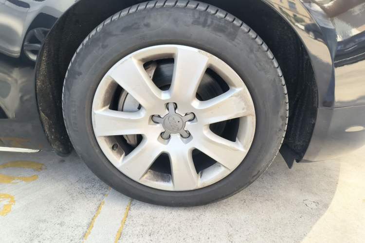 Used Audi A8 2012 A8L 45 TFSI quattro Luxury Model Right Front Wheel Hub