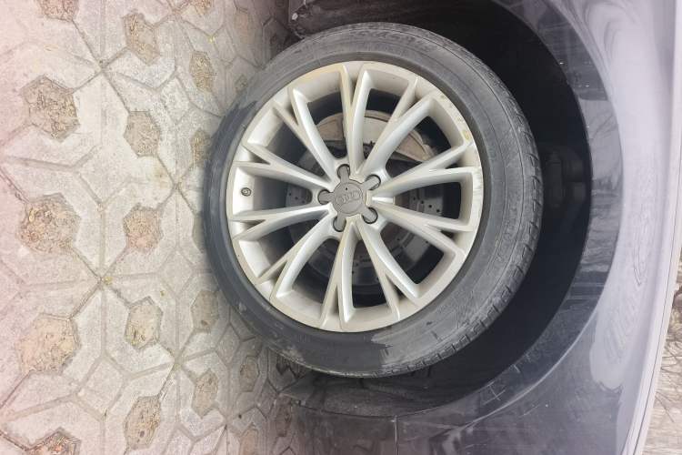 Used Audi A8 2012 A8L 45 TFSI quattro Luxury Model Right Front Wheel Hub