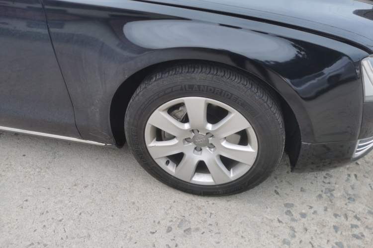 Used Audi A8 2012 A8L 45 TFSI quattro Comfort model Right Front Wheel Hub