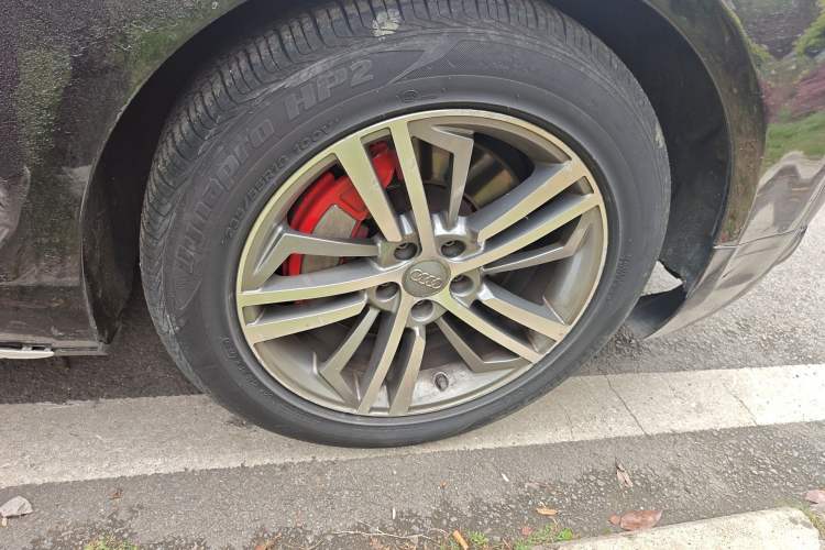 Used Audi A8 2012 A8L 45 TFSI quattro Luxury Model Right Front Wheel Hub