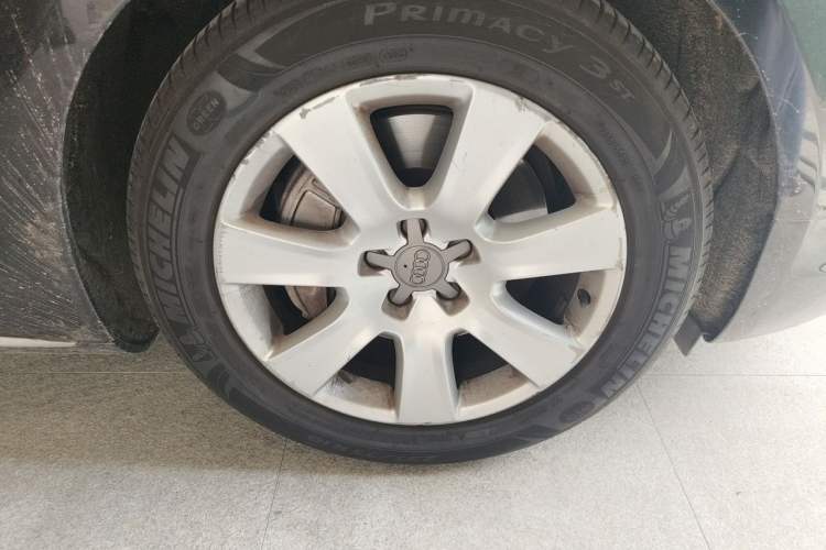 Used Audi A8 2012 A8L 45 TFSI quattro Luxury Model Right Front Wheel Hub