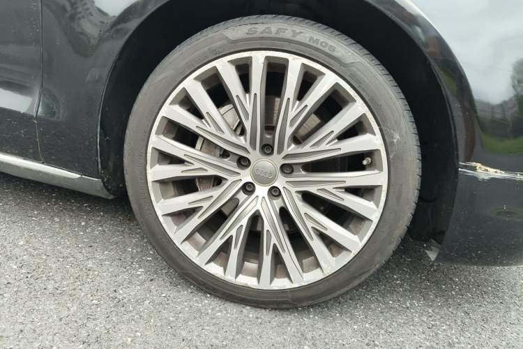 Used Audi A8 2012 A8L 50 TFSI quattro Luxury Model Right Front Wheel Hub
