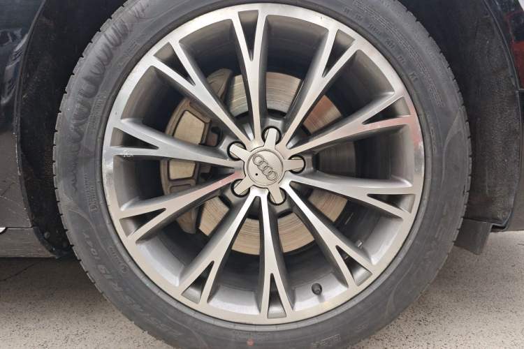 Used Audi A8 2012 A8L 45 TFSI quattro Luxury Model Right Front Wheel Hub