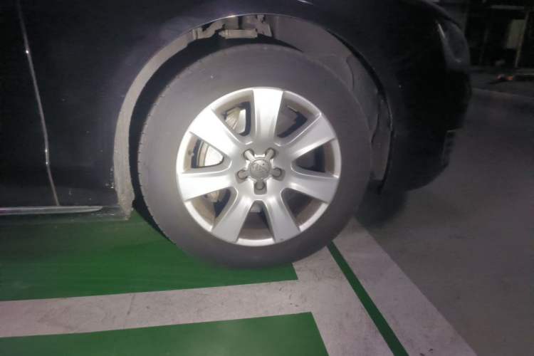 Used Audi A8 2012 A8L 45 TFSI quattro Luxury Model Right Front Wheel Hub