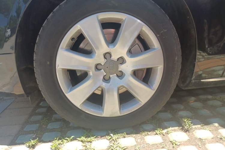 Used Audi A8 2012 A8L 45 TFSI quattro Luxury Model Right Front Wheel Hub