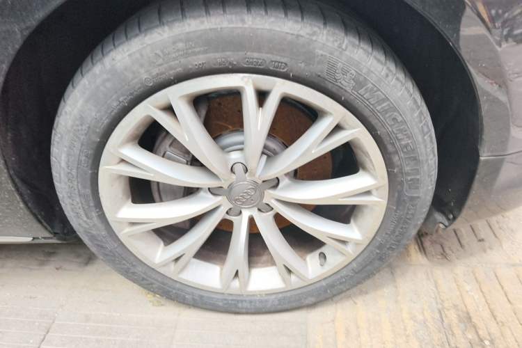 Used Audi A8 2012 A8L 50 TFSI quattro Prestige Edition Right Front Wheel Hub