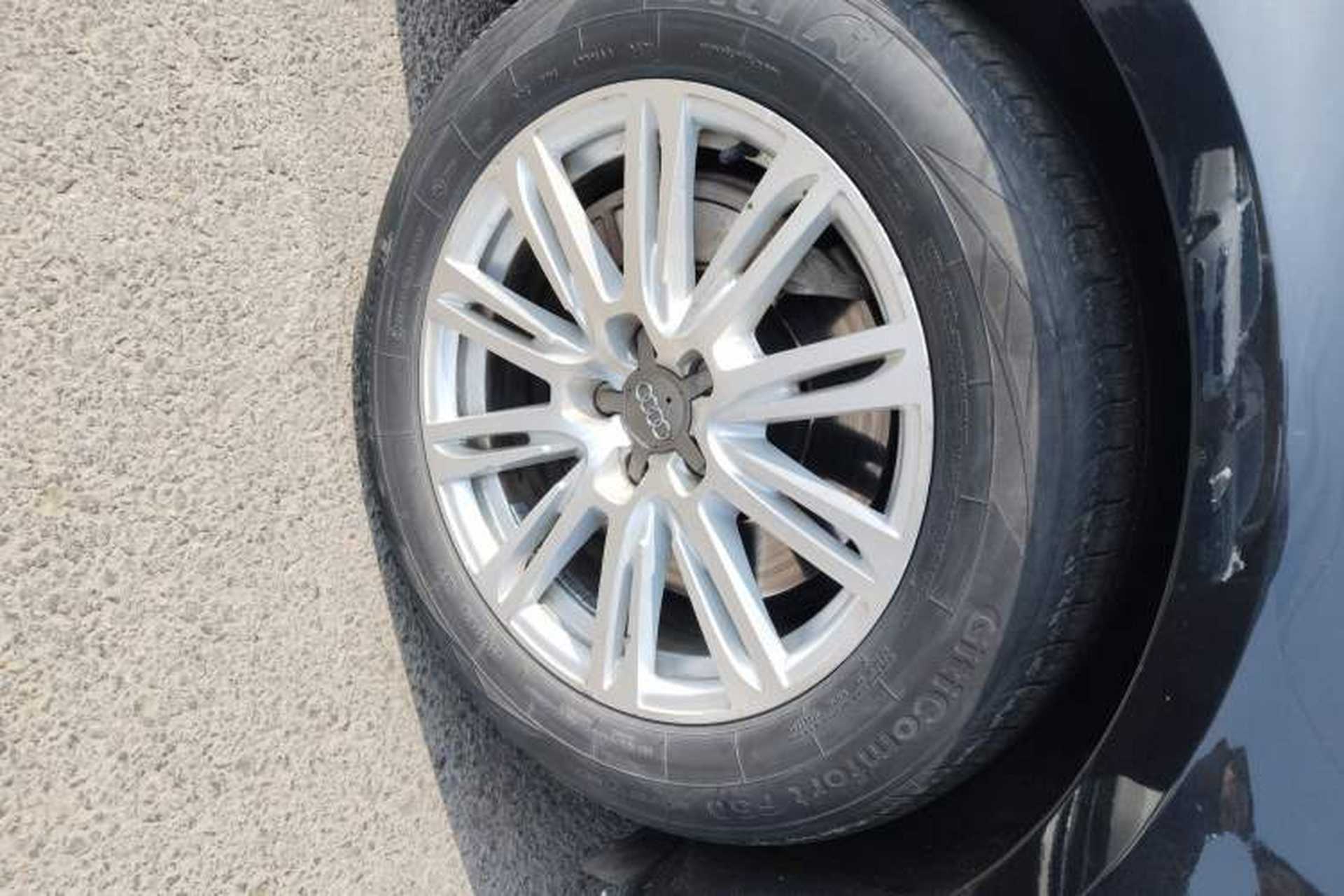 Used Audi A8 2012 A8L 45 TFSI quattro Comfort model Right Front Wheel Hub