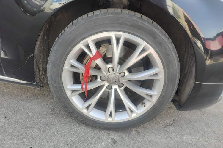 Used Audi A8 2012 A8L 50 TFSI quattro Comfort model Right Front Wheel Hub