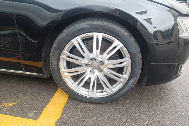 Used Audi A8  Right Front Wheel Hub