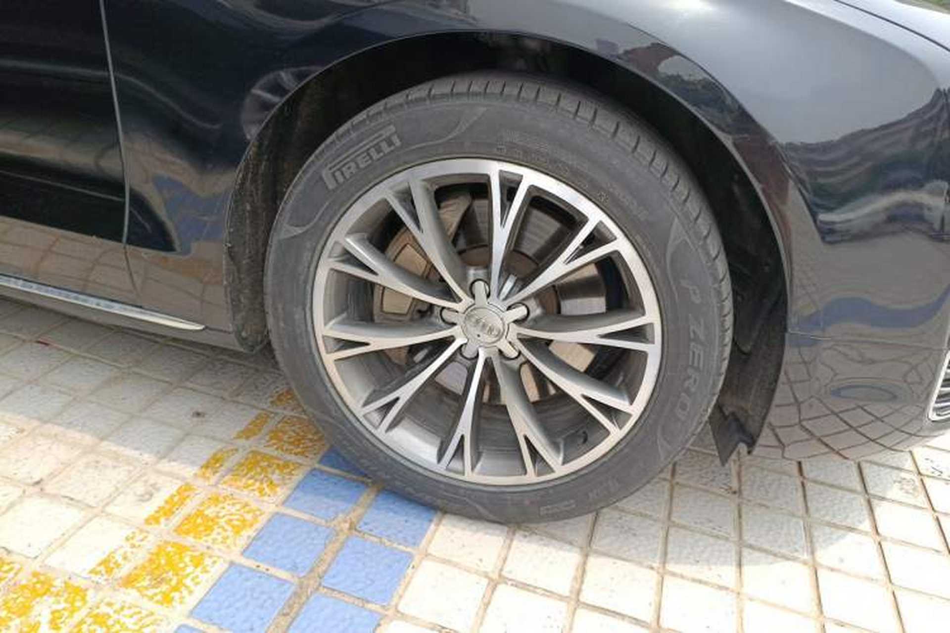Used Audi A8 2012 A8L 45 TFSI quattro Luxury Model Right Front Wheel Hub