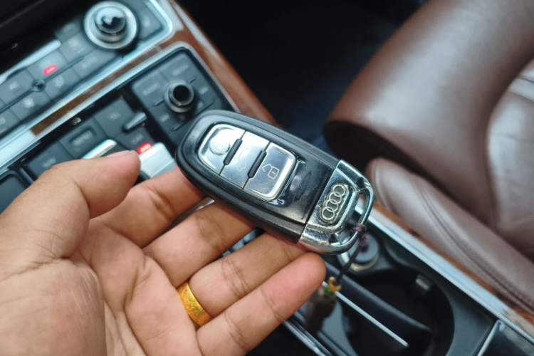 Used Audi A8 2012 A8L 45 TFSI quattro Comfort model Vehicle Key