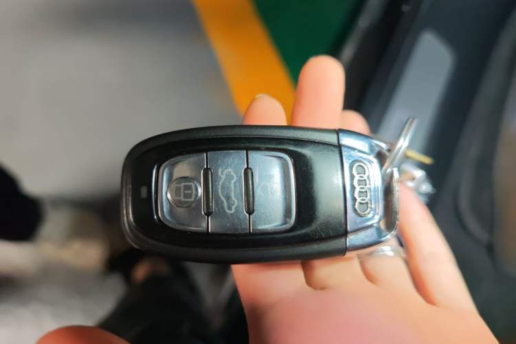 Used Audi A8 2012 A8L 45 TFSI quattro Comfort model Vehicle Key