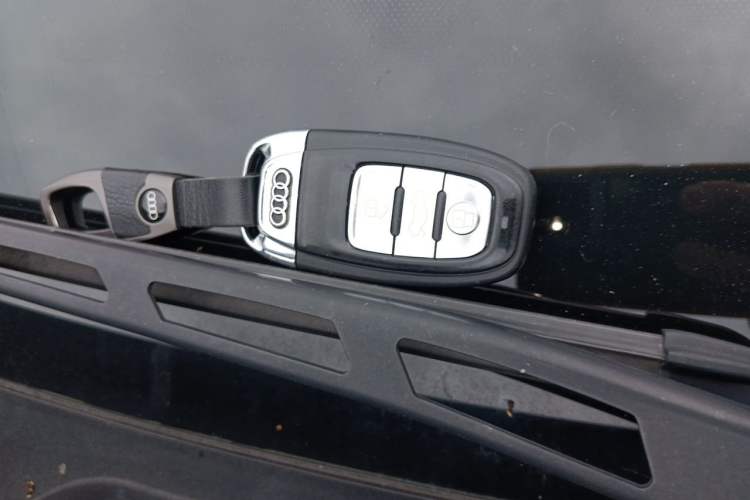 Used Audi A8 2012 A8L 45 TFSI quattro Comfort model Vehicle Key