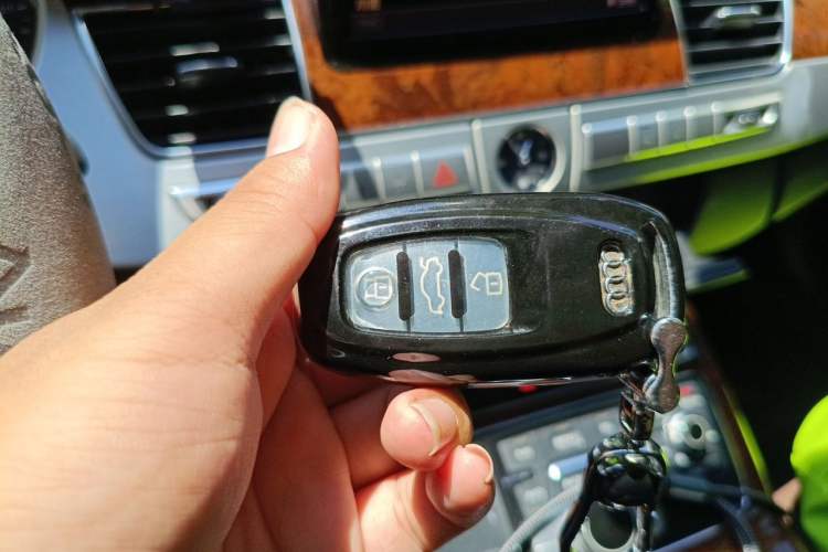 Used Audi A8 2012 A8L 50 TFSI quattro Comfort model Vehicle Key