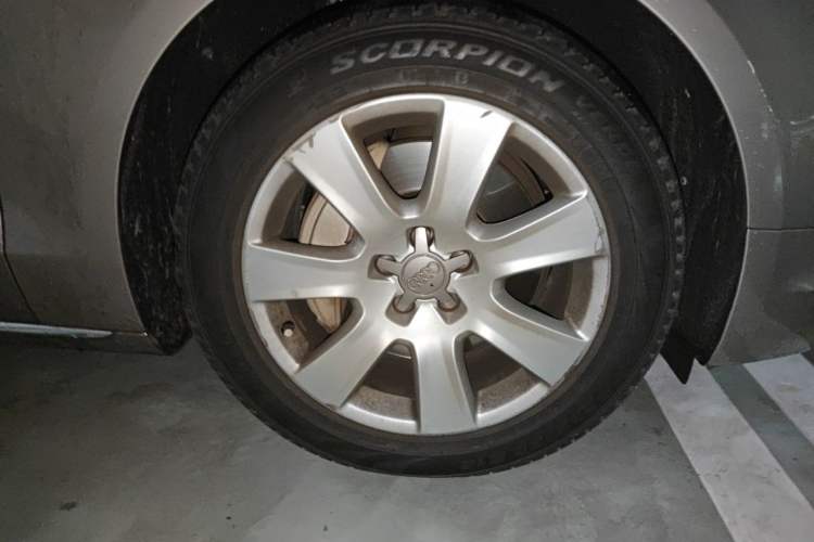 Used Audi A8 2012 A8L 45 TFSI quattro Luxury Model Right Front Wheel Hub