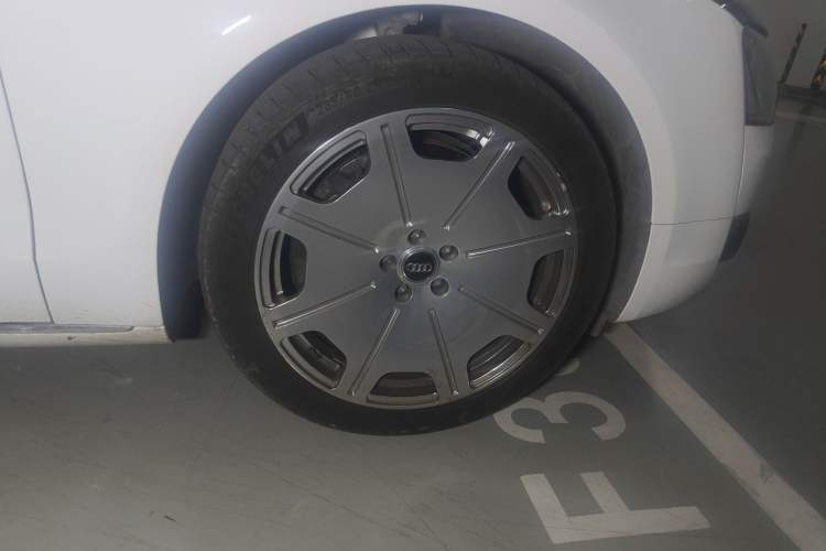 Used Audi A8 2012 A8L 6.3 FSI W12 quattro Right Front Wheel Hub