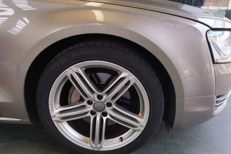 Used Audi A8 2012 A8L 45 TFSI quattro Luxury Model Right Front Wheel Hub