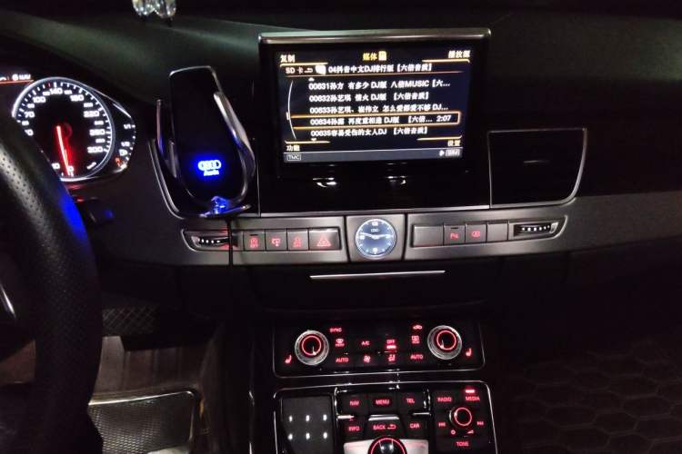 Used Audi A8 2013 A8L 45 TFSI quattro Comfort model Audio And AC Panel