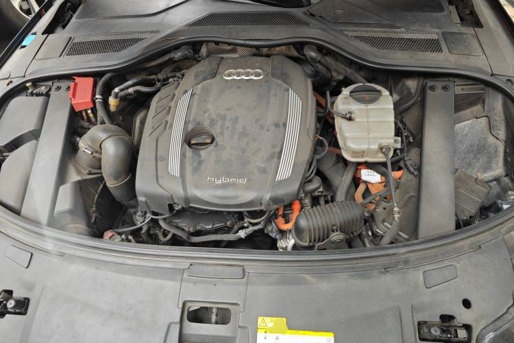 Used Audi A8 2013 A8L 40 hybrid Engine Bay